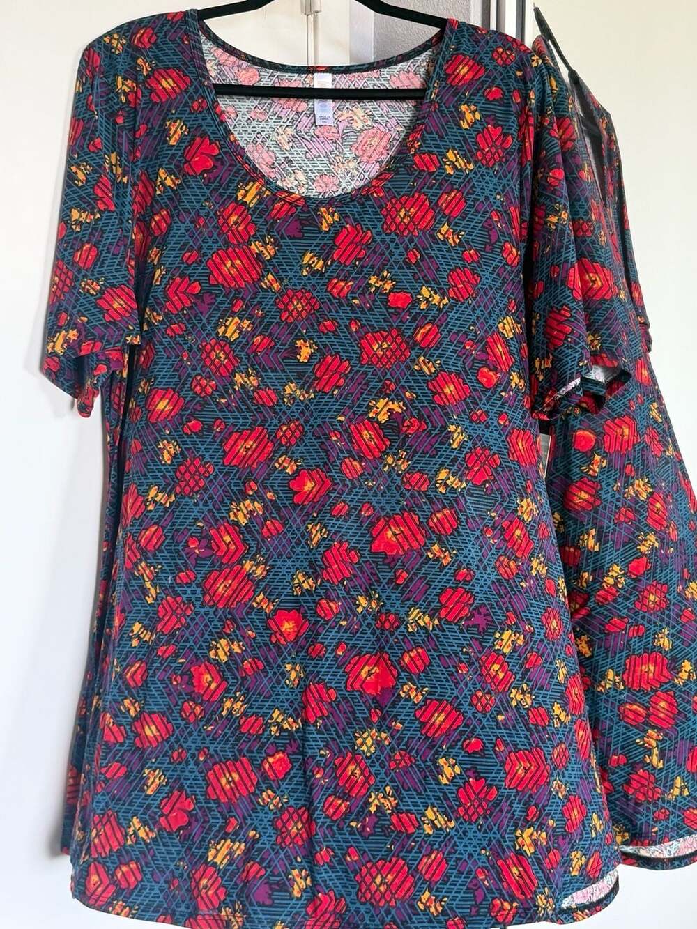 LuLaRoe Perfect T Size 3XL Teal Red Floral Short Sleeve Top New